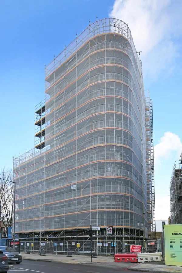 Scaffolding along a building façade — a PERI application example